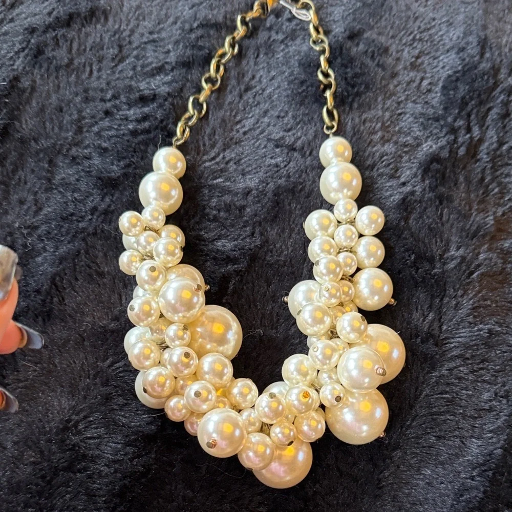 Elegant Pearl Cluster Necklace - NWT